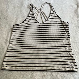 Aeo tank top size XL but fits like a Medium